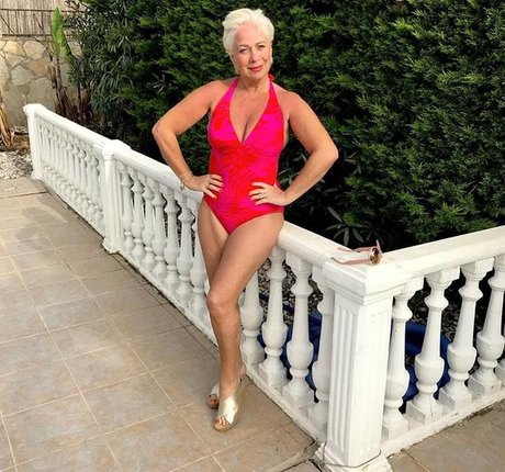 Denise Welch sexy exklusive bild