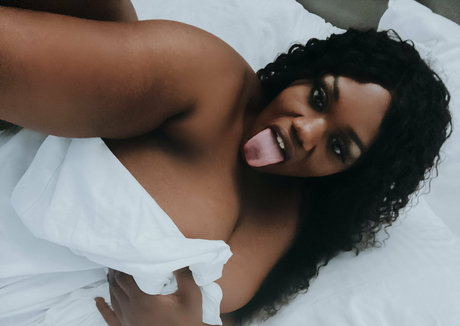 ebenholz-shemale-onlyfans xxx heiße fotos