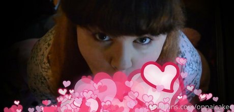 oppairl schauspielerin nette bilder