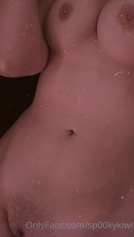 sp00kykiwi model pornographische galerie