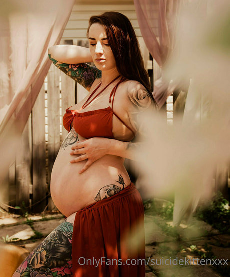 suicidekittenxxx model kunst galerien