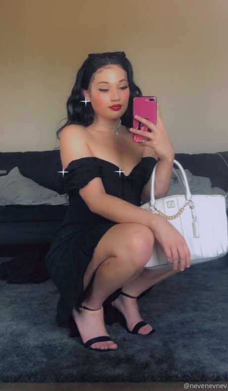 vollbusige brünette onlyfans hd hübsche bild