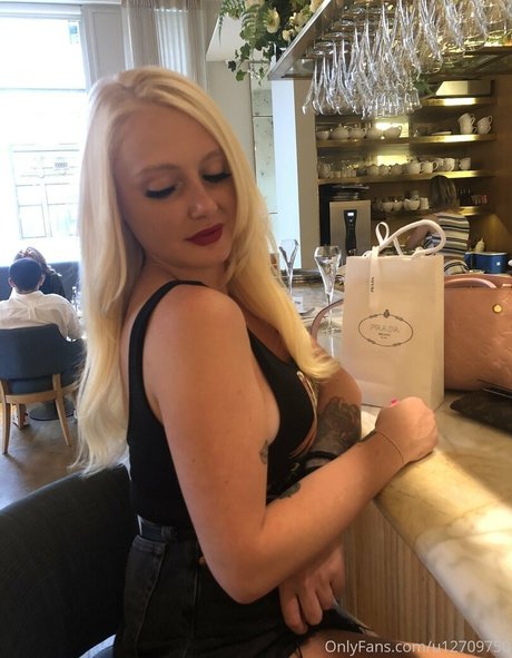 schwarze dessous onlyfans perfekte schöne bild