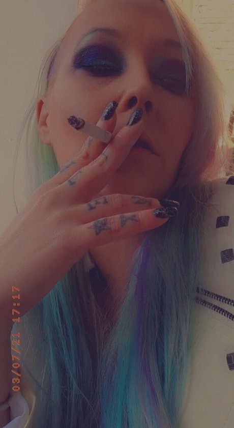 dünne blonde onlyfans sexy kunst archiv