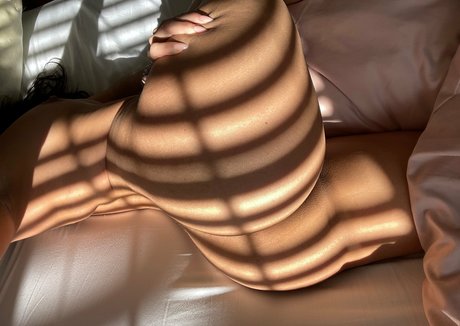 ebenholz-joi onlyfans erotische hübsche foto