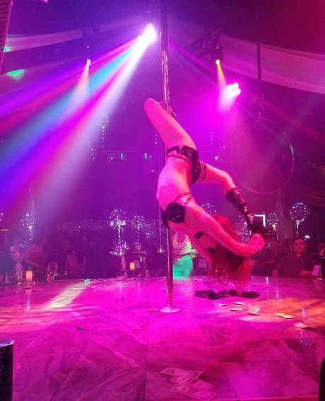 flachbrüstige onlyfans erotische schöne bilder