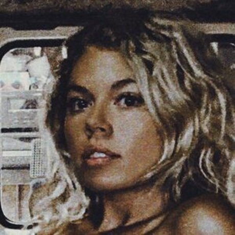 zierliche milf onlyfans hübsche schöne bild