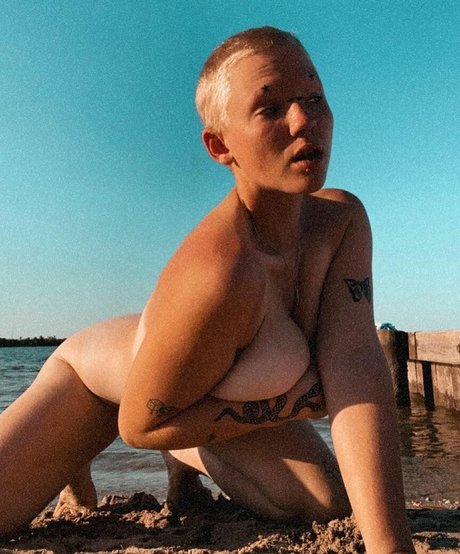 WoahPhinn top nacktheit galerie