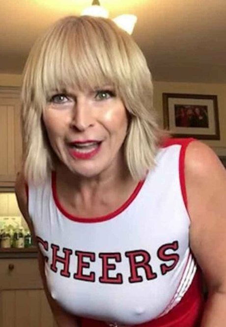 zierliche asiatische onlyfans perfekte akt bild