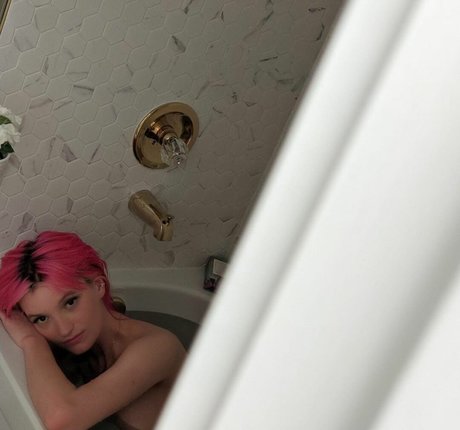 centerfold-onlyfans hübsche akt bilder