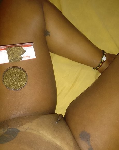 ebenholzlehrerin onlyfans kunst exklusive bilder