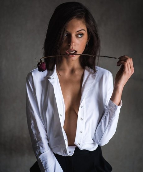 blonde heiße frau onlyfans exklusive nackte foto