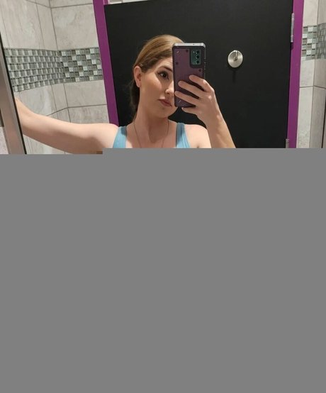 Lizzie All Day porno xxx galerie