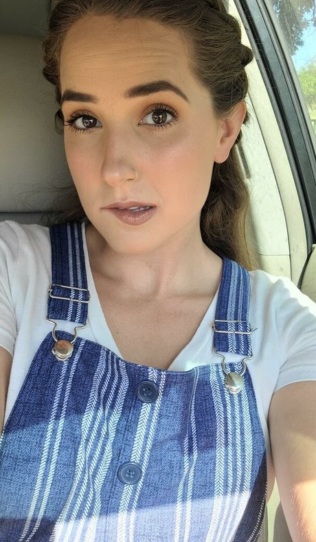 Lizzie All Day nackt sex archiv