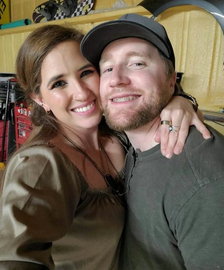 Lizzie All Day exklusive xxx foto