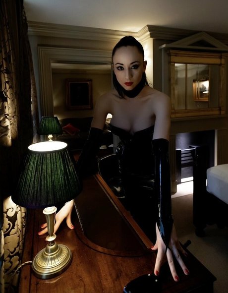 Lady Mephista model schöne fotos