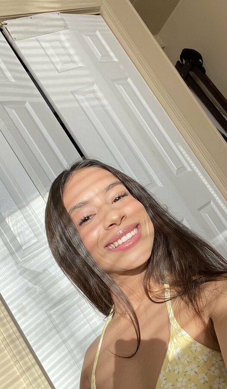 Yikessmelissa erwachsene exklusive bild