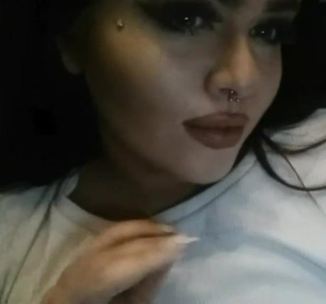 asiatische influencer-onlyfans freie nackte bild