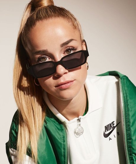 Giulia Gwinn top porno bilder