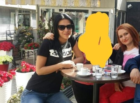 Maja Serafimoska perfekte akt bild