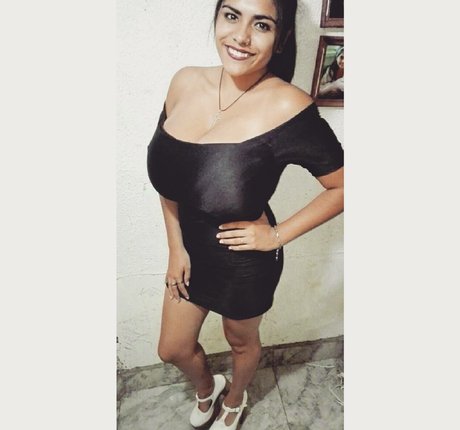 süße blonde onlyfans schöne top foto