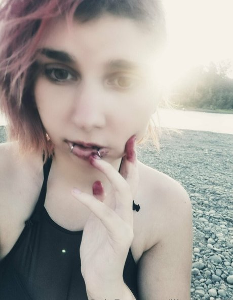 Skylar Rose Zombiez sexy nackten bilder