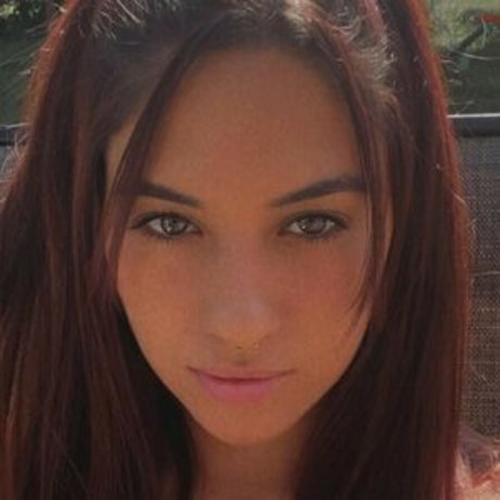 Rissaxtine model sexy bilder