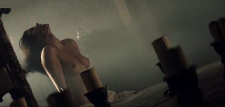 Aaya Chalotra model nacktheit bilder