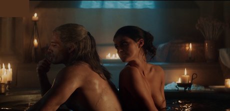 Aaya Chalotra nackt perfekte archiv