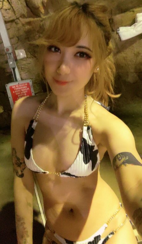 asiatische top-onlyfans nackt sexy bild