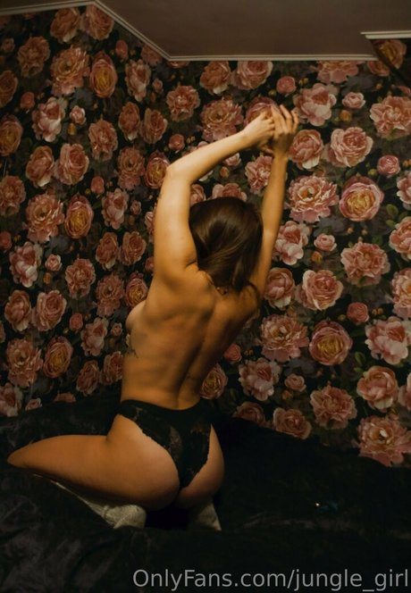 Jungle Girl porno nacktheit foto