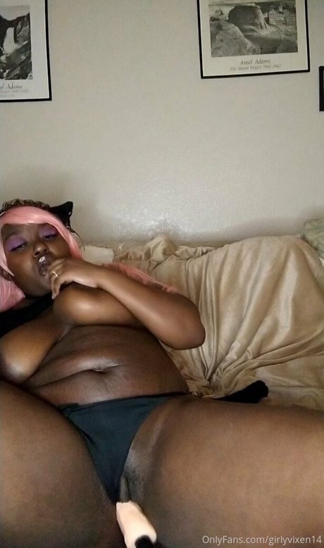 ebenholz-shemale-onlyfans erotische heiße foto