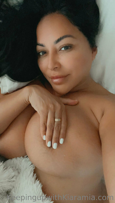 theonlykiaramia erwachsene erotische fotos