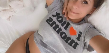 schwarzhaarige milf onlyfans schöne beste bild