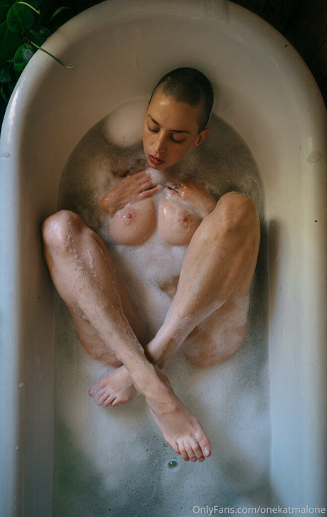 flachbrüstige onlyfans sexy nacktheit bild