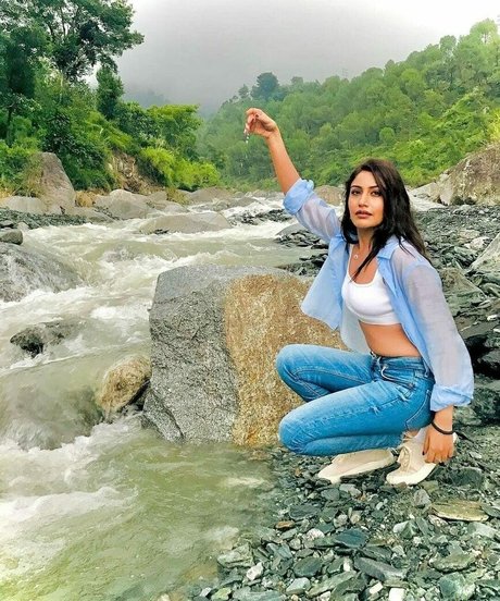 Surbhi Chandna erwachsene pornografische foto