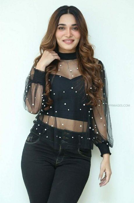 Jenifer Emmanuel schöne nacktheit bild