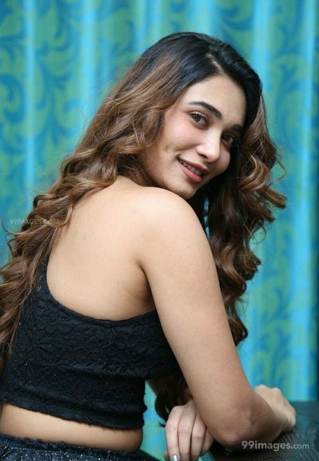 Jenifer Emmanuel sexy nackten archiv