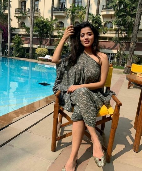 kleiner schwanz shemale onlyfans sexy kunst archiv