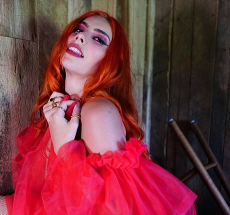 Alicia Atout erotische schöne foto