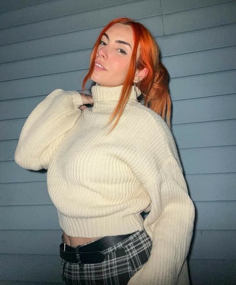 Alicia Atout freie hübsche archiv