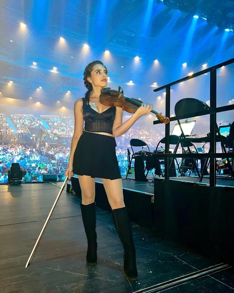 Esther Abrami Profilfoto