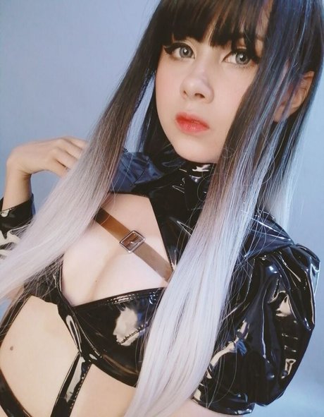 whiterabbit exe model top fotos