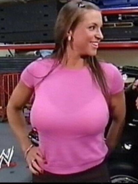Stephanie McMahon top xxx galerie
