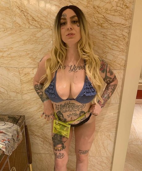 Courtdaplug pornostar hübsche bilder