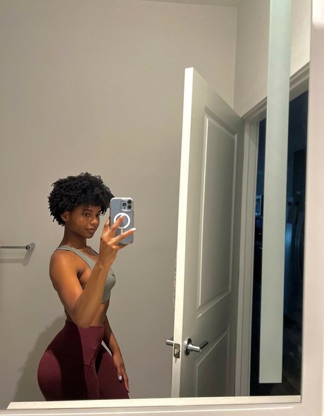 flachbrüstige onlyfans erotische beste bilder