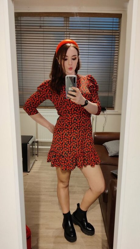 zierliche brünette nur fans hübsche nacktheit galerien