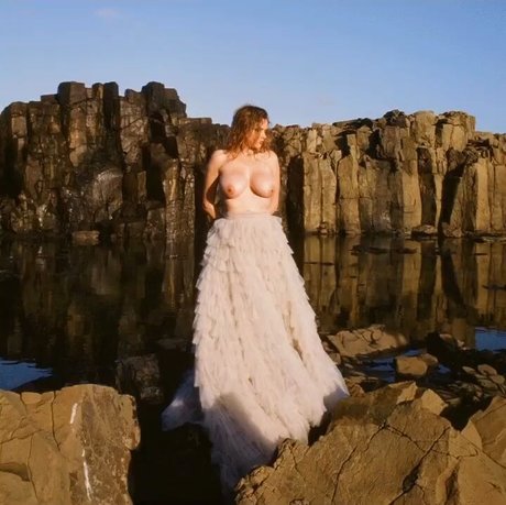 Elle Brittain sexy erotische archiv