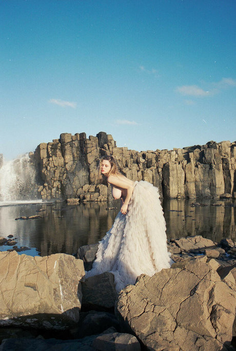 Elle Brittain freie nackte archiv