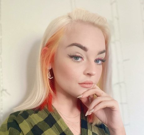 sportliche blonde onlyfans exklusive erotische bilder